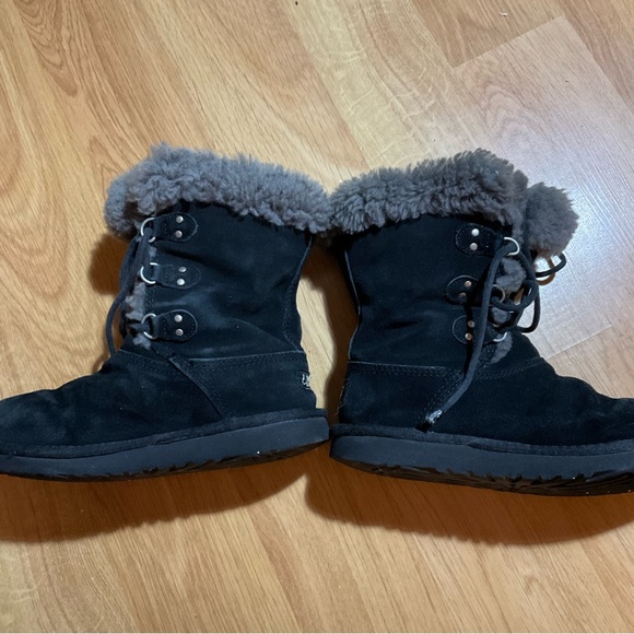 Girls UGG faux fur lined suede lace-up boots, black, size 2, EUC - Picture 3 of 6